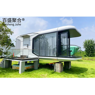 사용자 지정 색상 조합을 가진 모바일 우주 캡슐 하우스